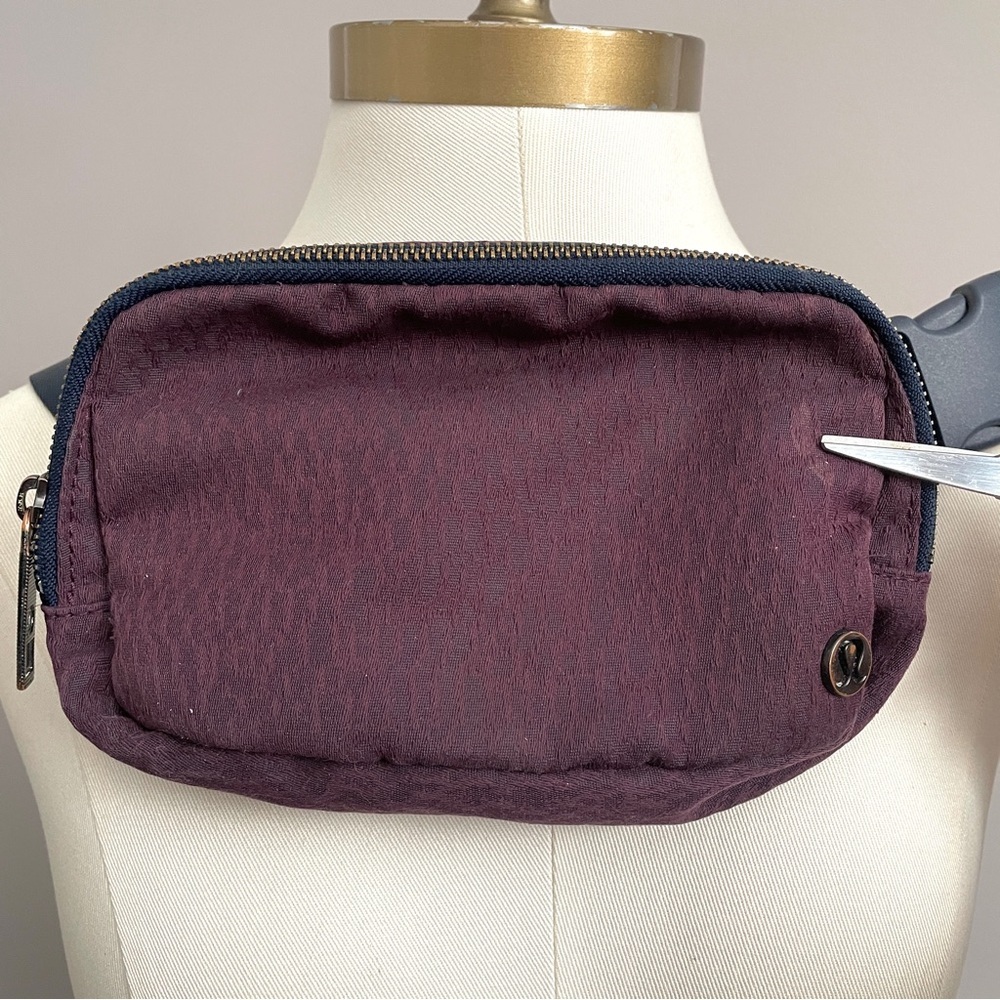 Lululemon Everywhere Belt Bag 1L Stacked Jacquard Black Cherry Nocturnal Teal - Picture 2 of 10